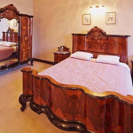 Exclusive Apartment On Shevchenko Avenue 10 Лвив Екстериор снимка