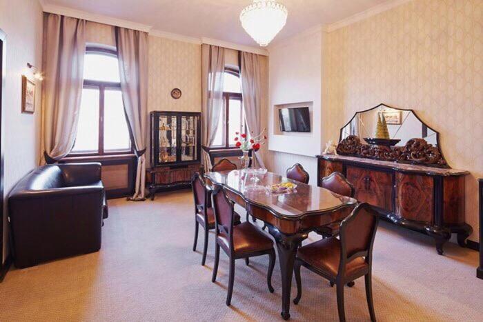 Exclusive Apartment On Shevchenko Avenue 10 Лвив Екстериор снимка