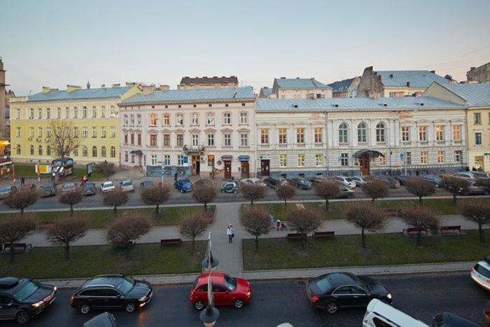 Exclusive Apartment On Shevchenko Avenue 10 Лвив Екстериор снимка